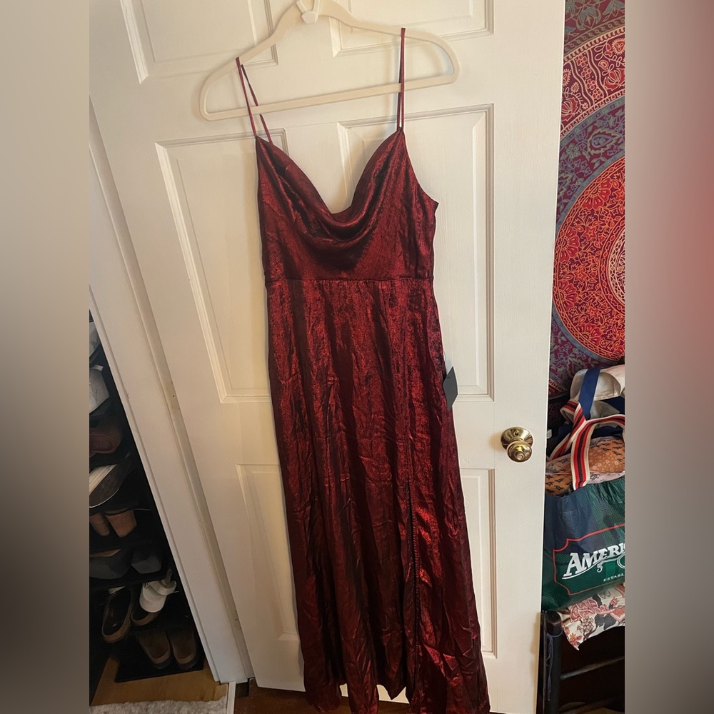 Lulu’s cowl neck red dress. Size medium. NWT
